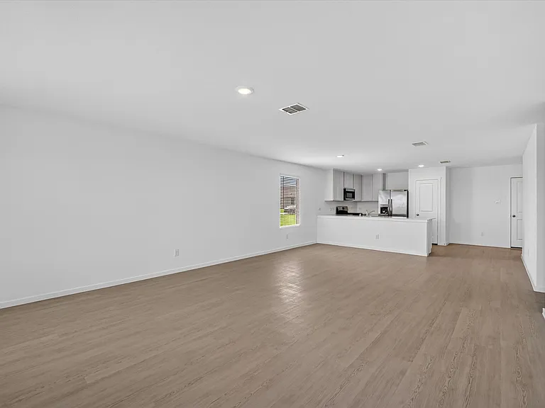 3703 Longleaf Dr — Photo 3