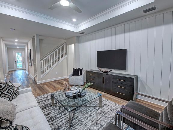 Gathering room, great for entertaining