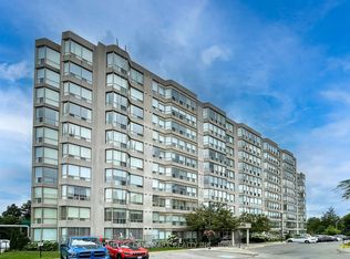 175 Cedar Ave #302, Richmond Hill, ON L4C 9V3
