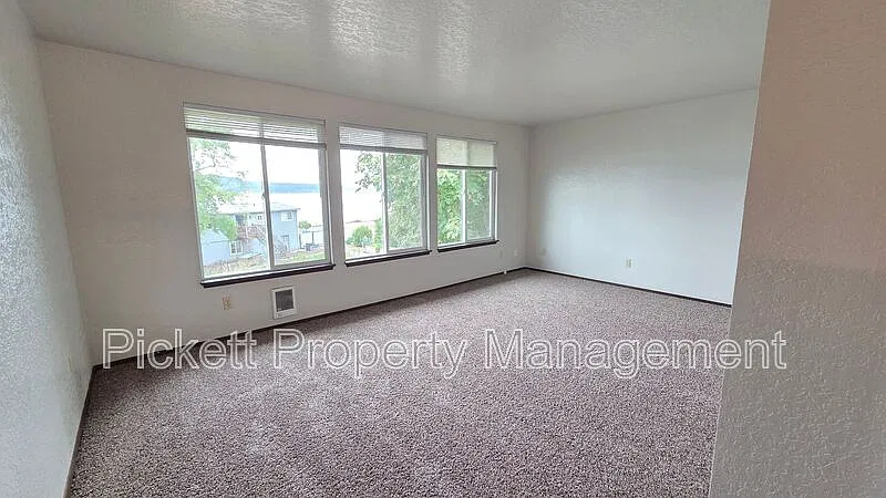 2 bed, 1.5 bath, 1156 sqft, $1,700 — Photo 4