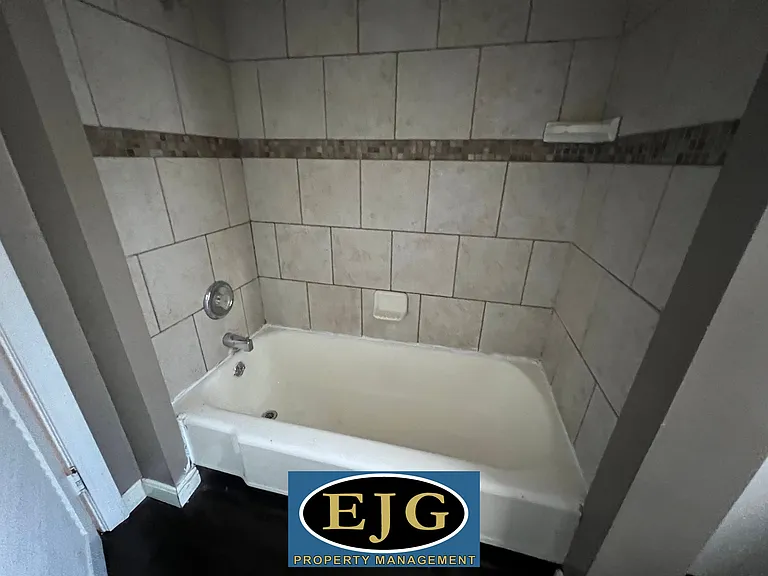 163 Pleasant St #2 — Photo 28