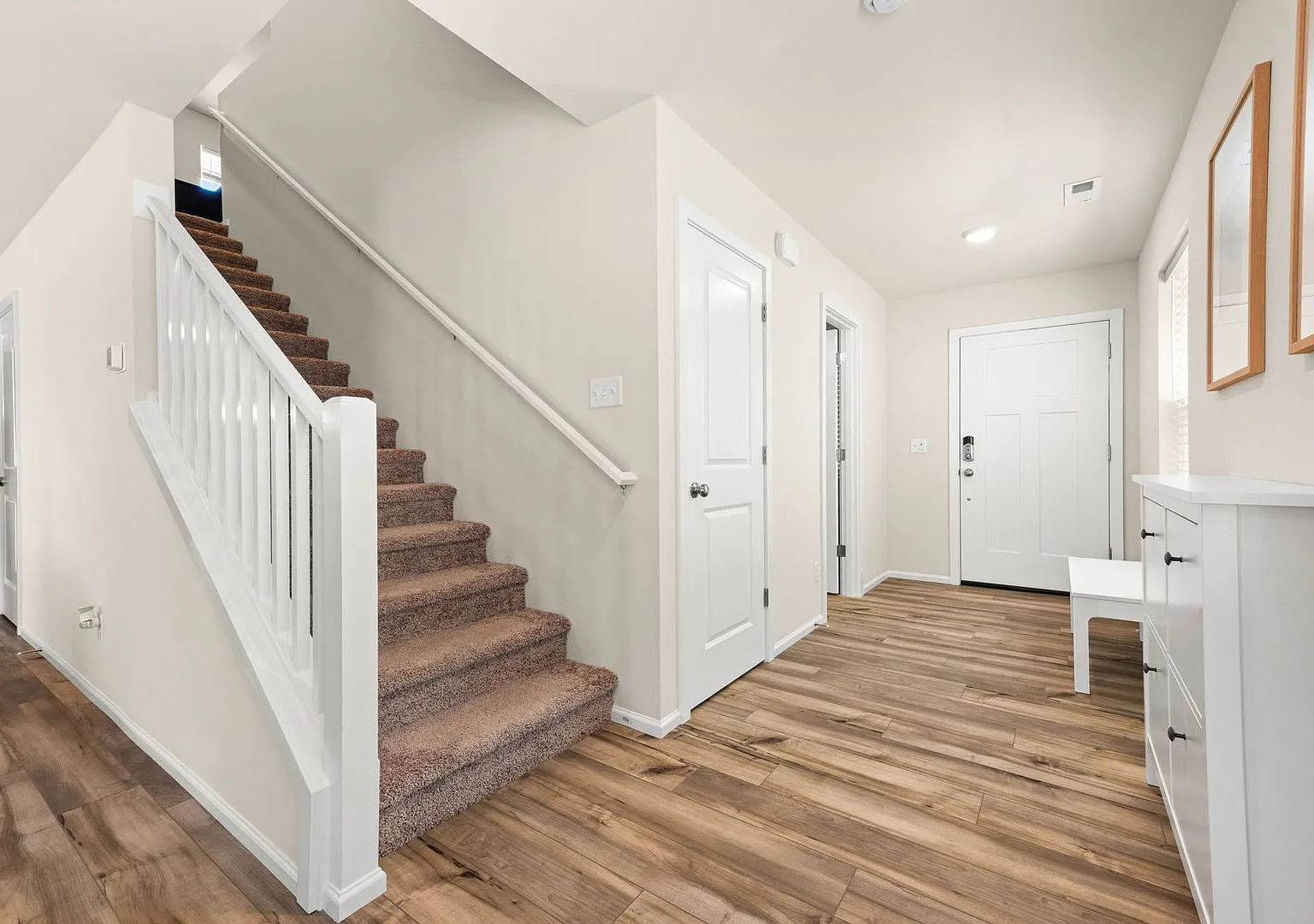 Spacious 3-Bedroom Home with Bonus Room, Main-Floor Den & Covered Patio Near JBLM — Photo 4