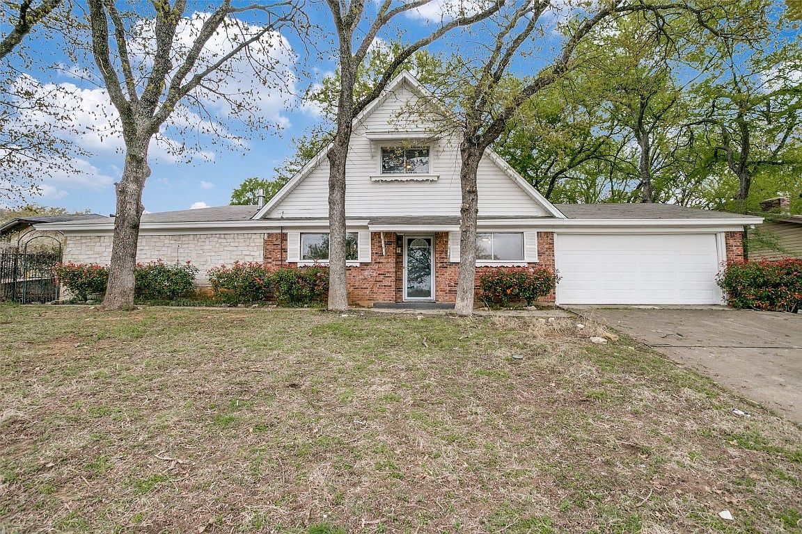 2216 Lucas Dr, Fort Worth, TX 76112 Zillow