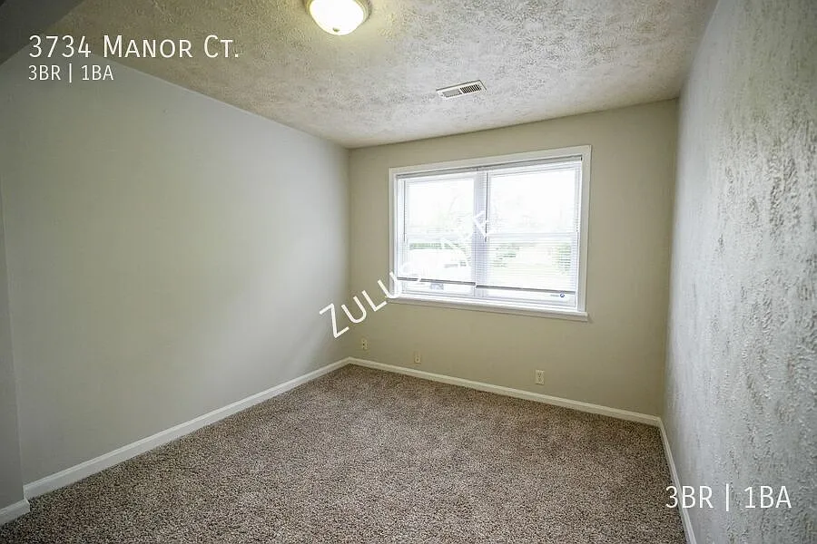 3734 Manor Ct. / 3 Bedroom 1 Bath Ranch Home Indianapolis — Photo 4