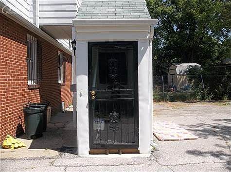 2nd image of 1309 Stevenson St