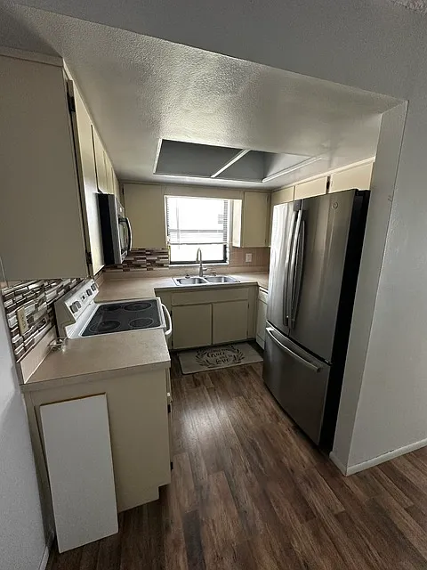 2 bed, 1000 sqft, $1,800 — Photo 3