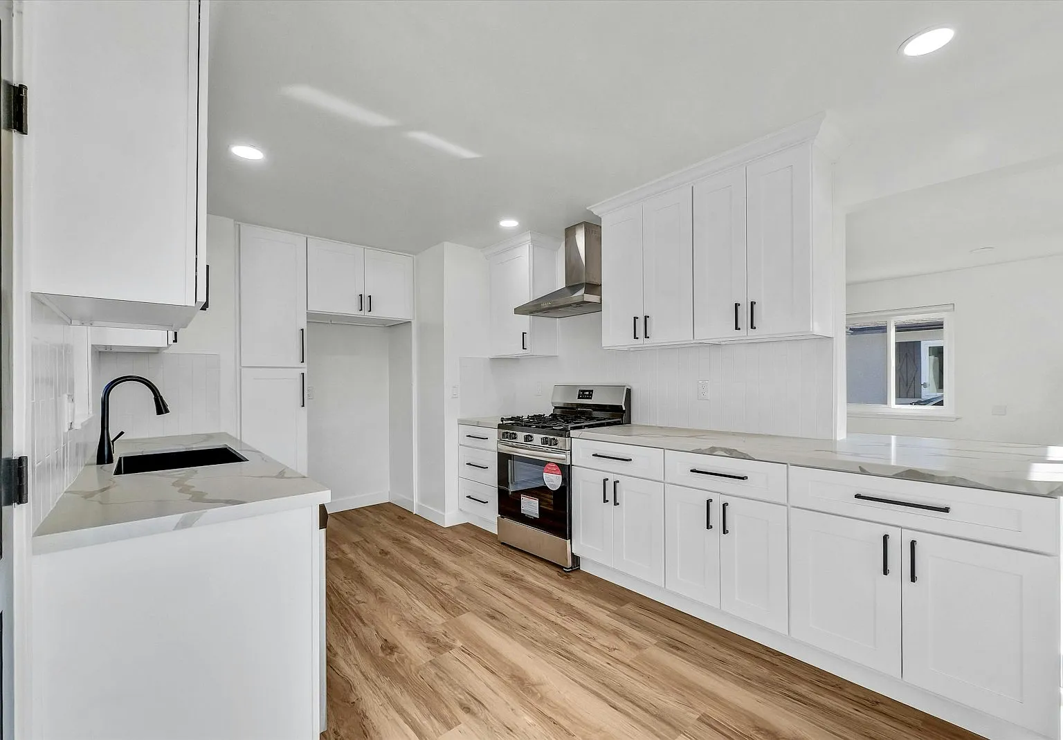 18432 Patterson Lane, Unit 18432 Patterson Ln — Photo 2