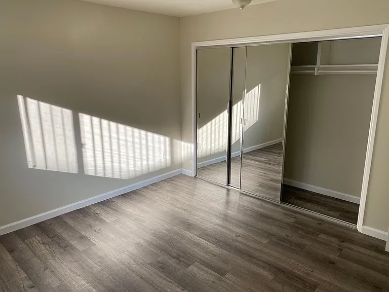 10841 Hortense St — Photo 12
