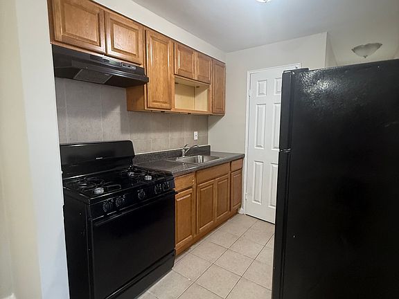 3rd image of 104 Montclair Ave #A6
