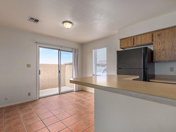 5th image of 609 W Blackhawk Dr Unit 1