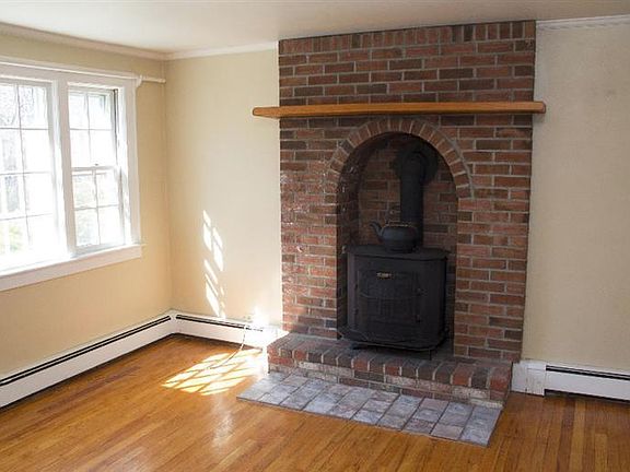 3rd image of 218 Baxter Street