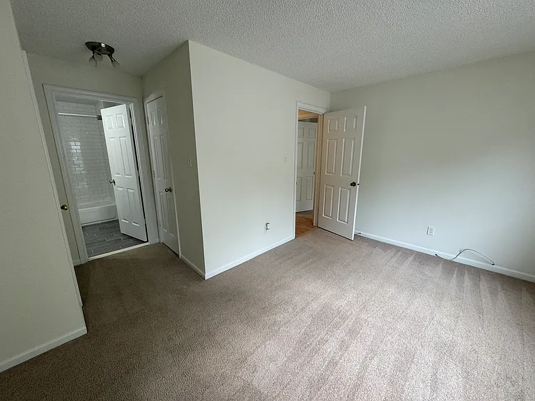 12103 Greenwood Ct #201 — Photo 32