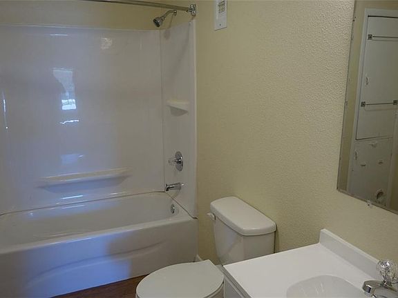 4th image of 124 W Brown St