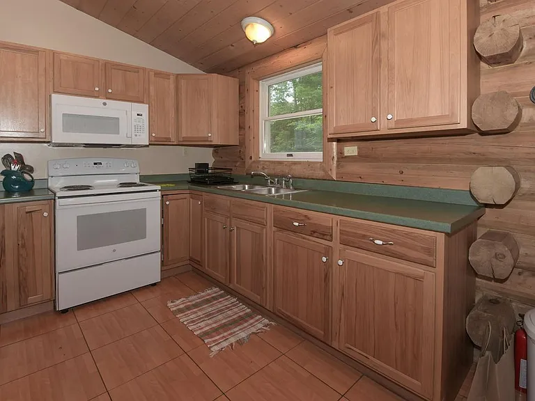 66 Maple St — Photo 14