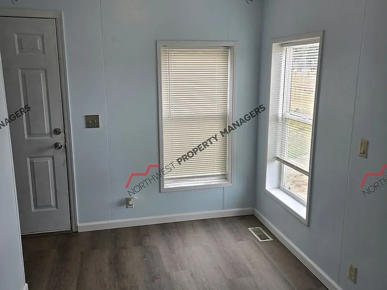 18415 Ivan St SW — Photo 26