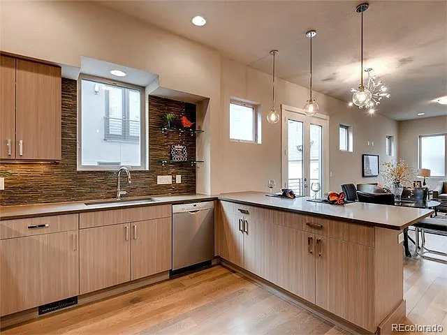 167 W 10th Ave — Photo 10