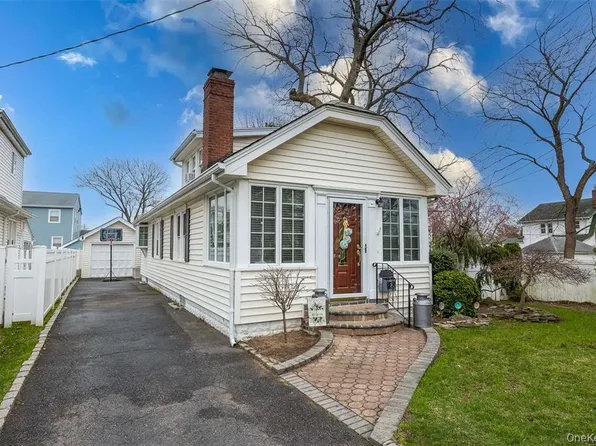 18 Yale Place, Lynbrook, NY 11563