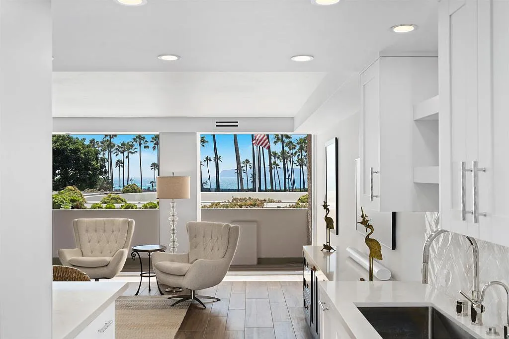 1 bed, 1.5 bath, 915 sqft, $7,500 — Photo 3