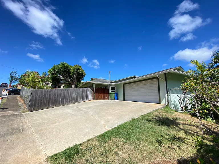 1136 Makaala St — Photo 2