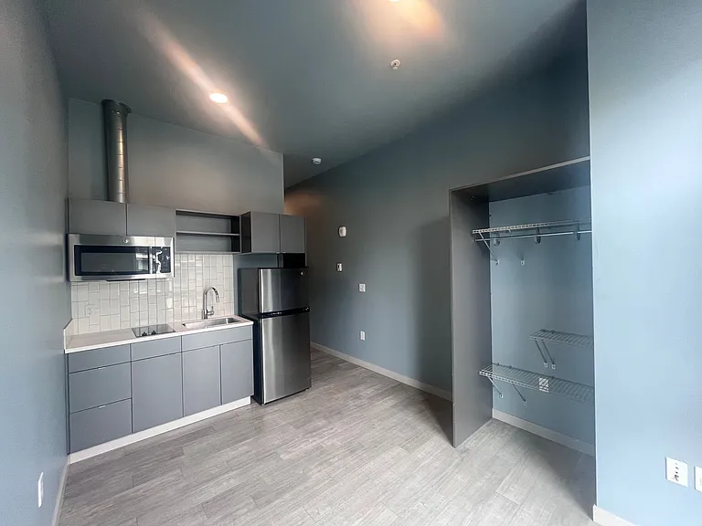 Minnie Flats | 101 Denny Way, Seattle, WA 98109 — Photo 31