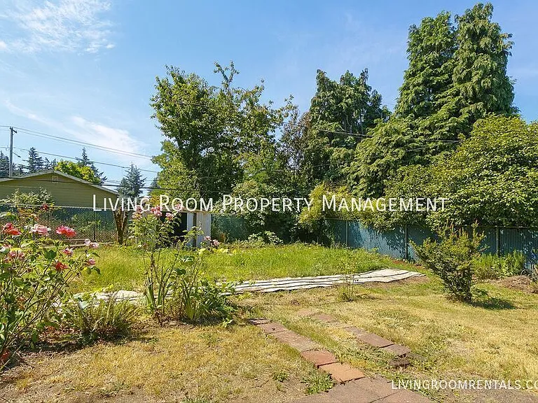 11736 NE Eugene St — Photo 12
