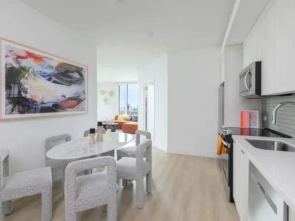 1515 Surf Avenue image 1 of 29