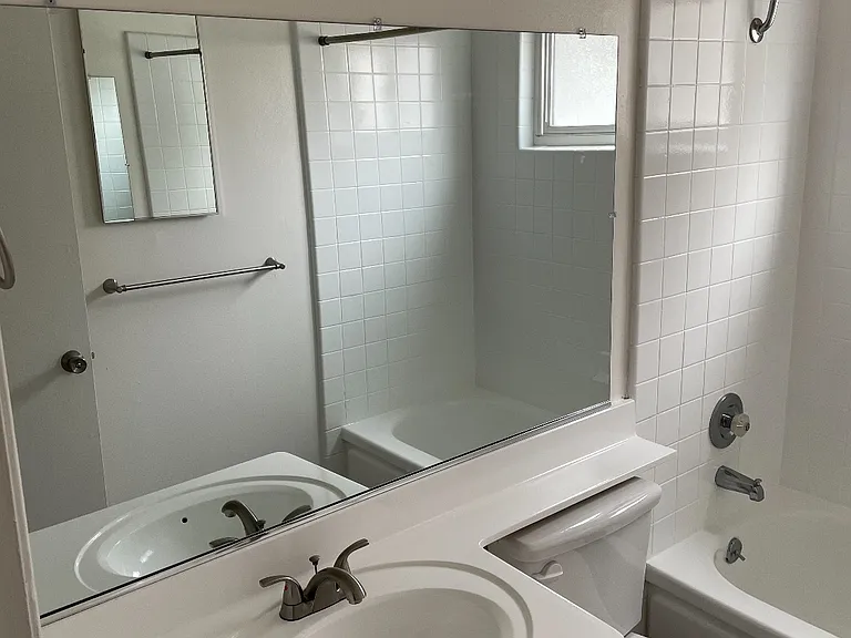 Carmel Court Apts — Photo 6