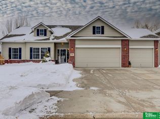 8566 S 102nd St, La Vista, NE 68128