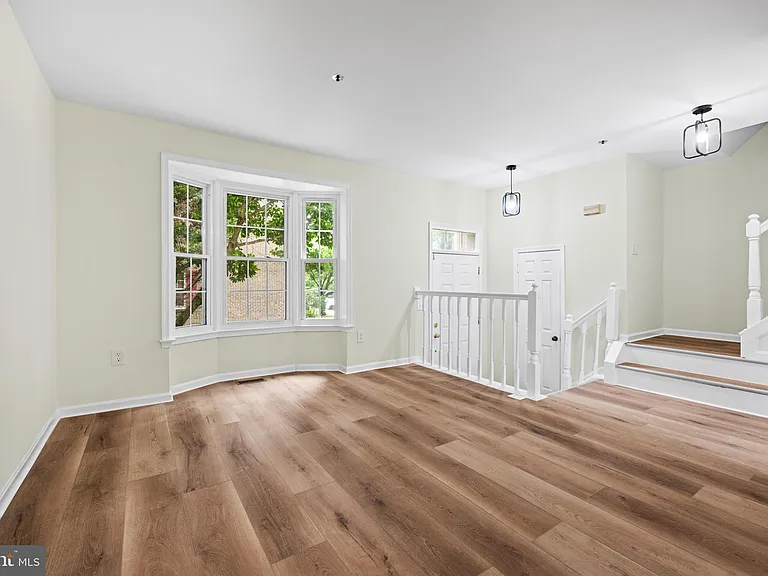 2615 Chivalry Ct — Photo 6