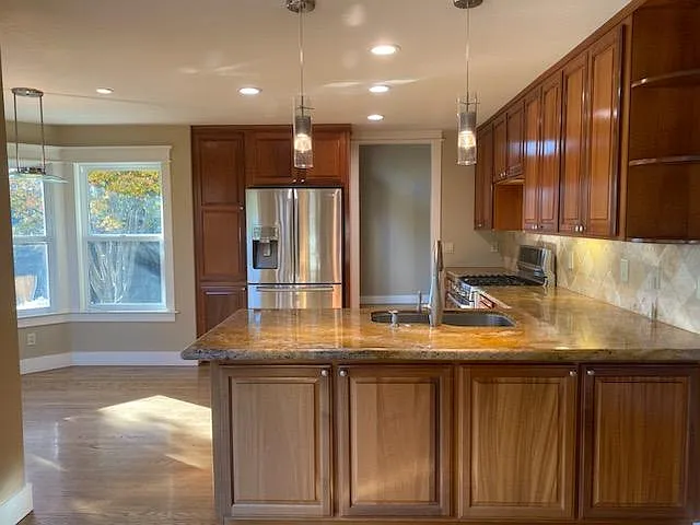 4 bed, 2162 sqft, $4,500 — Photo 2