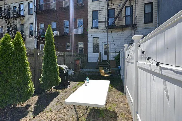 Rented by REAL New York | media 36