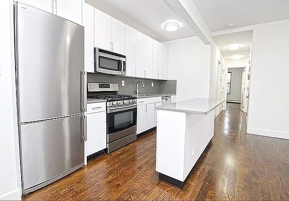 2nd image of 3302 Ditmars Blvd APT 3