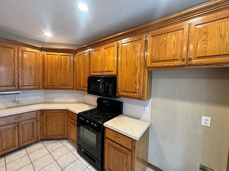 1340 SW 121st St — Photo 5