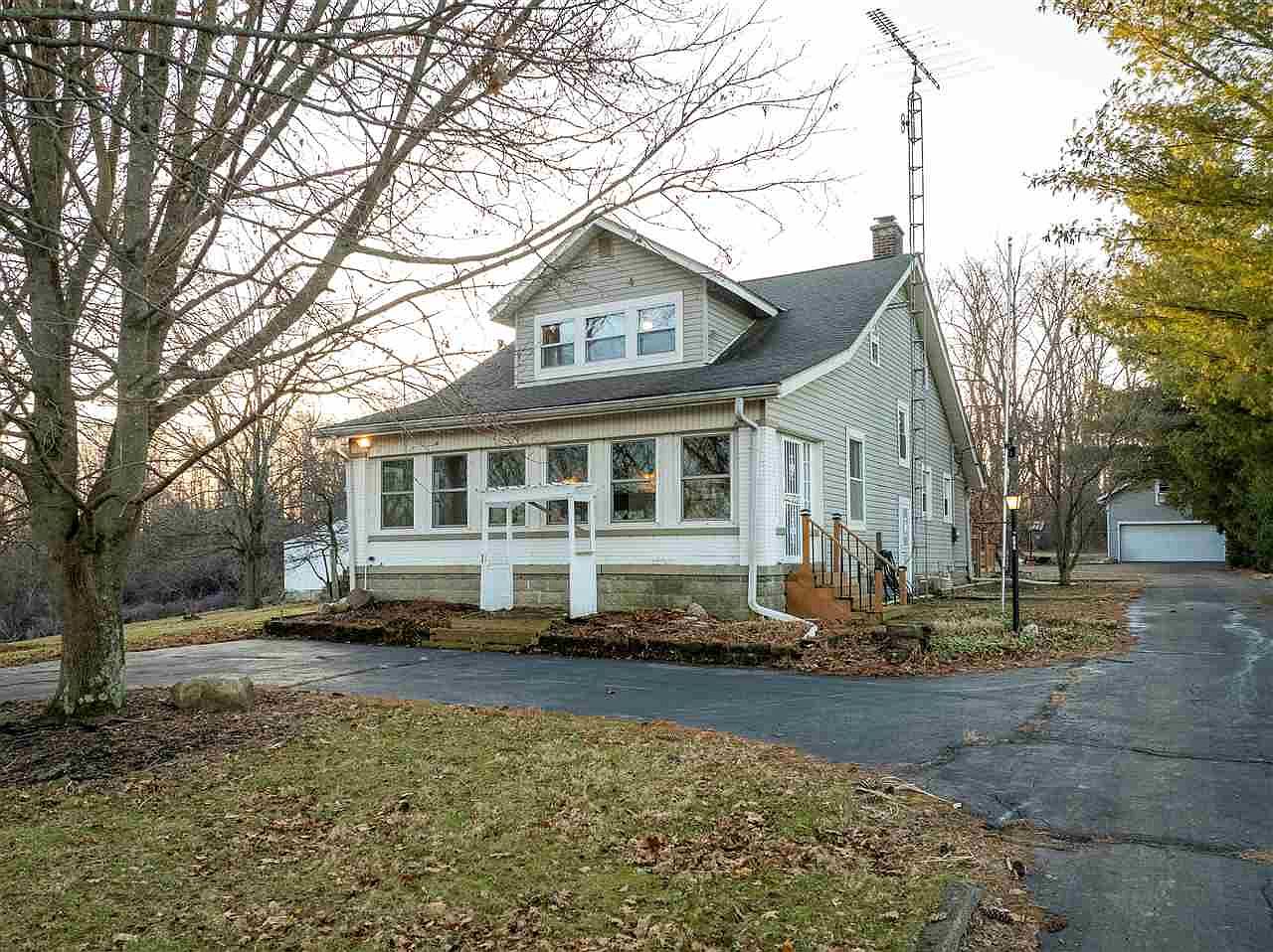 2698 Straightline Pike, Richmond, IN 47374 | MLS #10052688 | Zillow