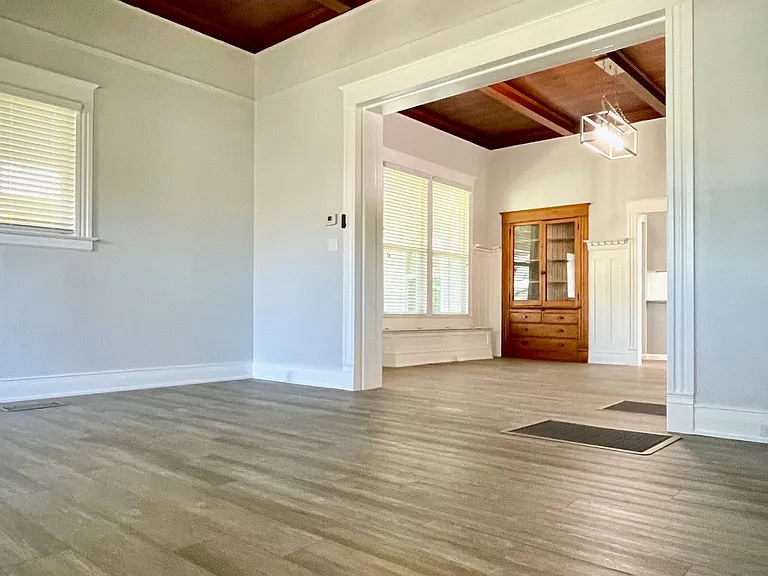 1212 N Irwin St — Photo 2