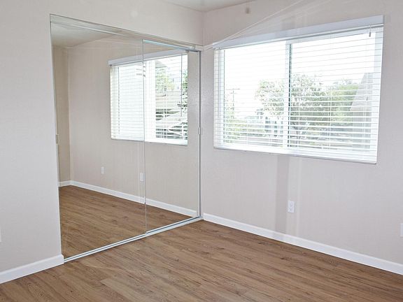 4th image of 2210 W Dunlop St