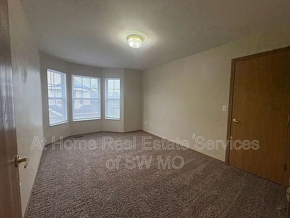 4th image of 1433 W Frosty Dr APT 1