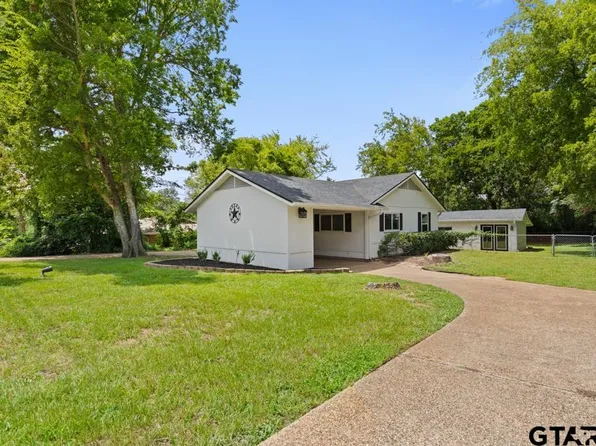 323 Texas Dr, Hideaway, TX 75771