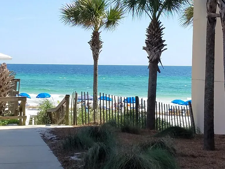 Clear water and sugar White Sand.