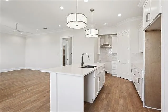 9215 S Claiborne Ave — Photo 9