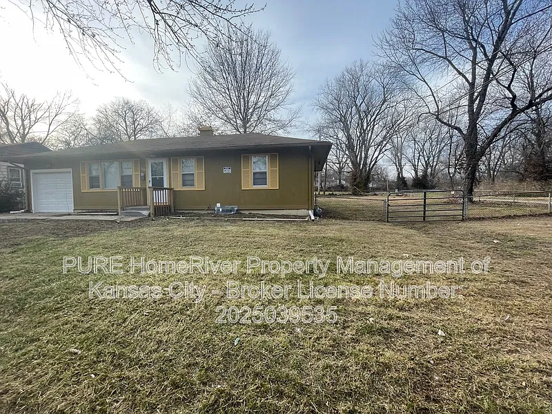 3 bed, 1.0 bath, 1008 sqft, $1,335 — Photo 1