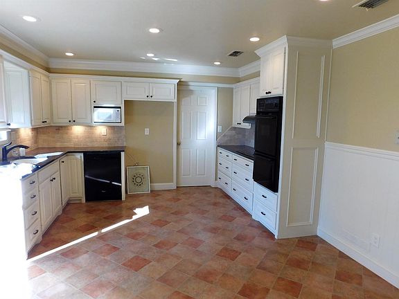 5th image of 1905 W Avenue E