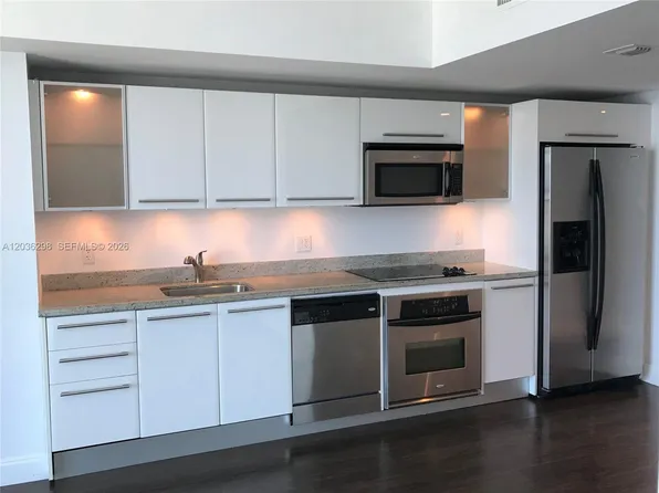 185 SW 7th St, Miami, FL