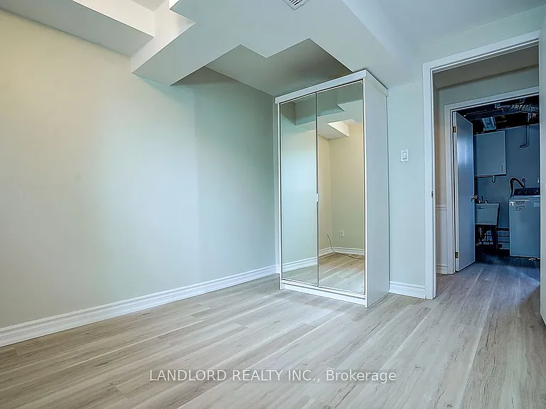 2294 Wyandotte Dr — Photo 36