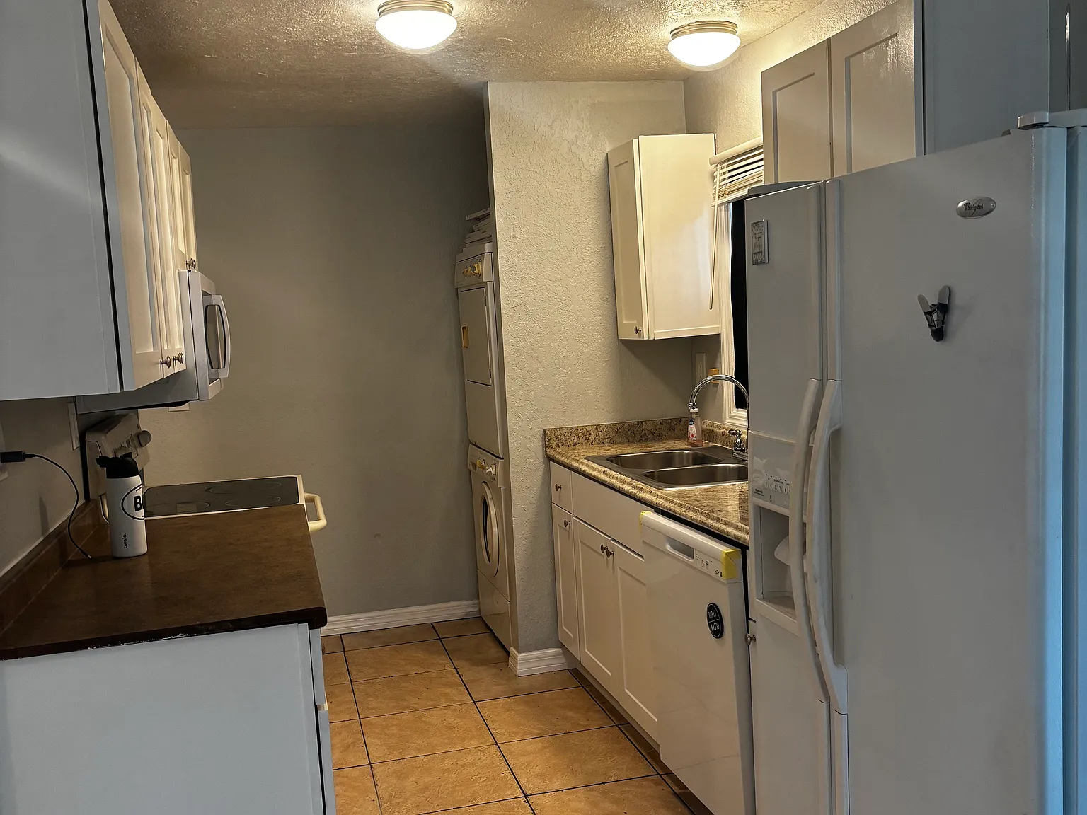 3 bed, 850 sqft, $1,600 — Photo 1