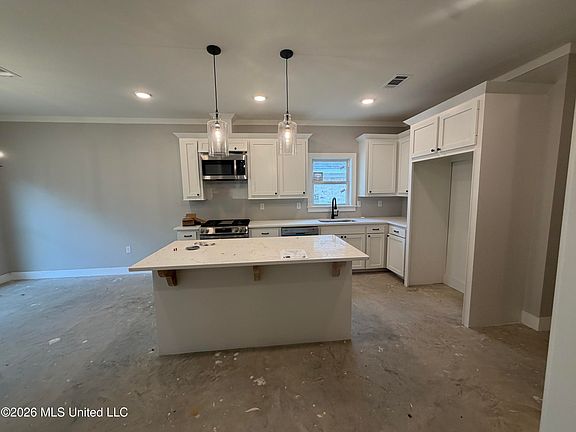 2nd image of 198 Lake Harbor Rd