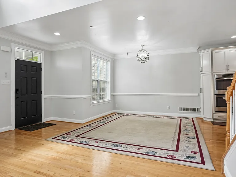 166 Shilling Ave — Photo 10