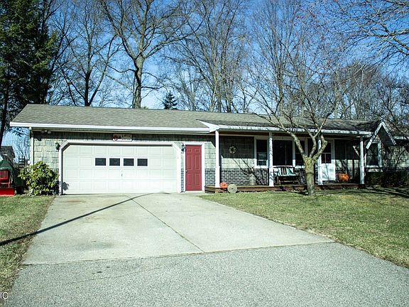 3rd image of 802 Shadybrook Dr