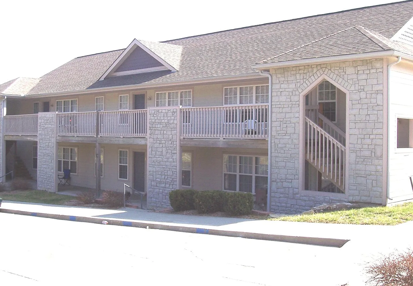 Country Club Apartments — Photo 1
