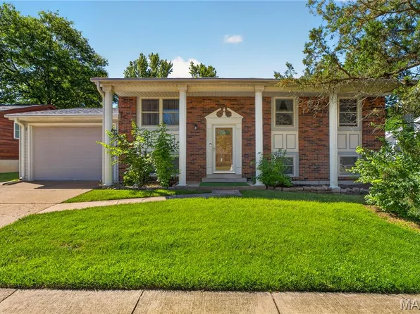 658 Green Forest Dr, Fenton, MO 63026